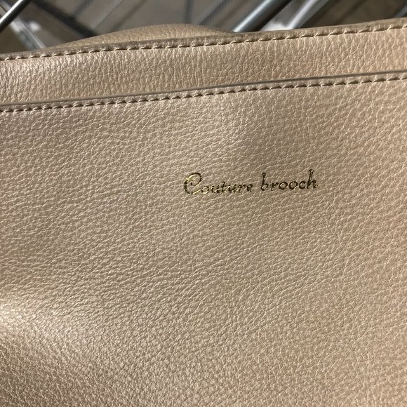 NEW COUTURE BROOCH Japanese Brand shoulder bag in beige color - Picture 2 of 7